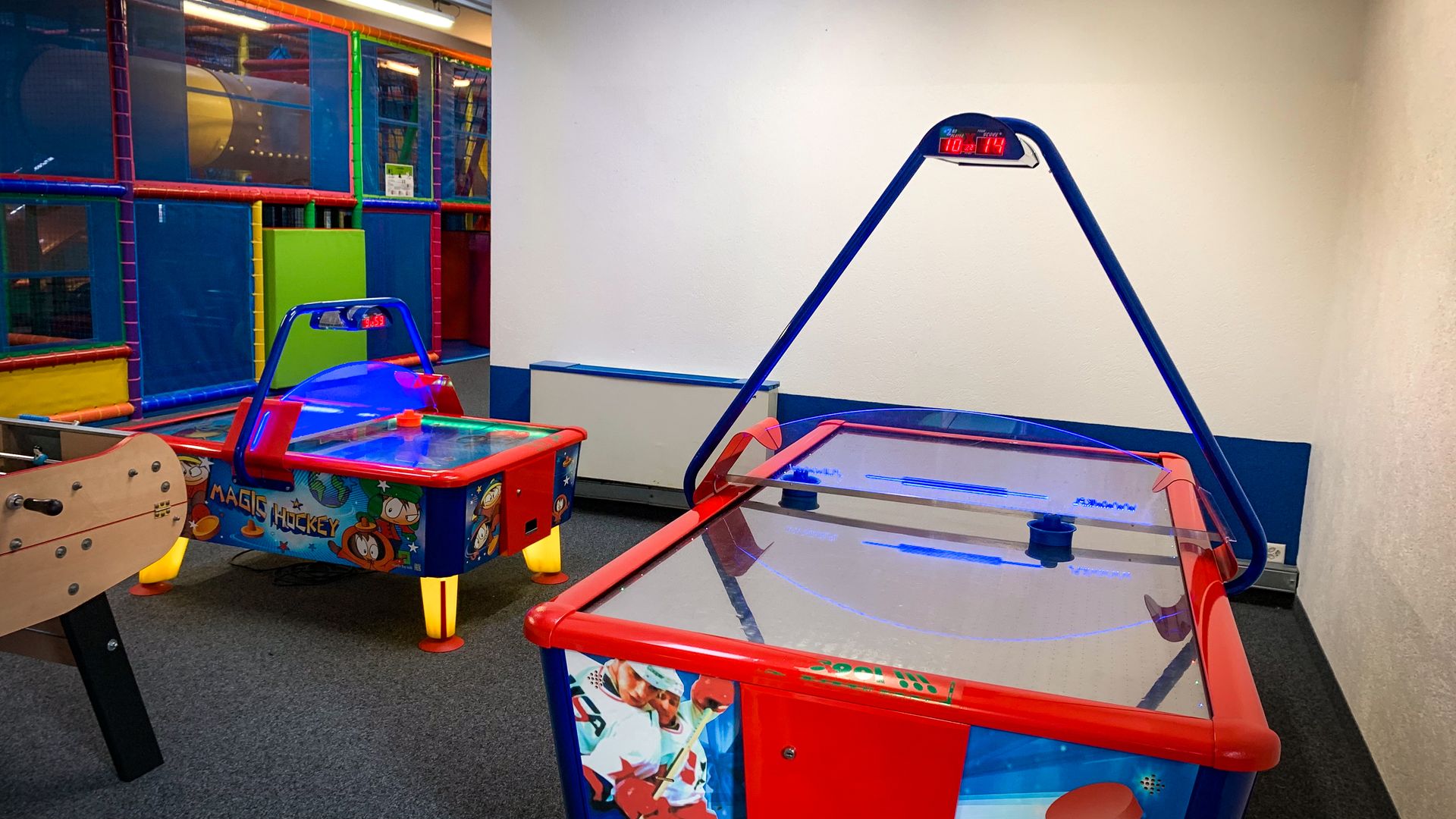 Air hockey